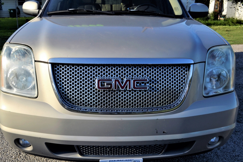 concession-moto-LE LUC-min_gmc-yukon-truck-grill-2828425